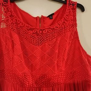 Red sleeveless macrame too crepe dress